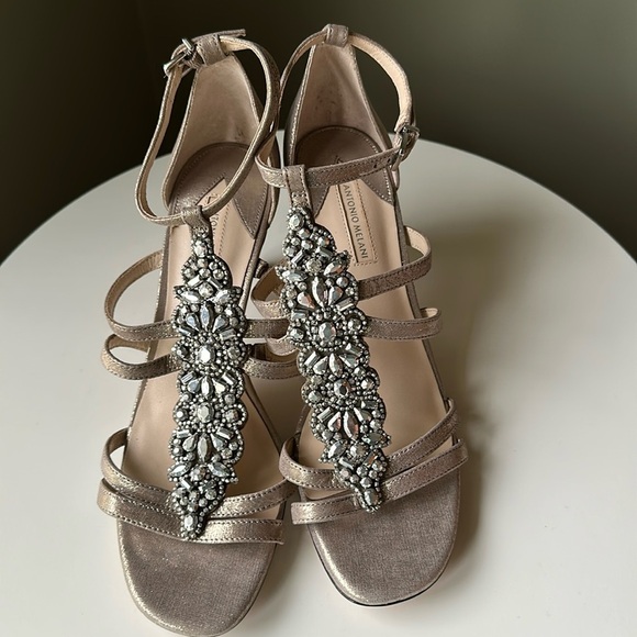 Antonio Melani Laoise Tstrap Metallic Leather Jewel Embellished Dress Sandal EUC - Picture 7 of 17